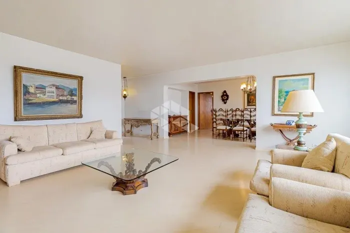 Vendo Apartamento com 166 m² na Rua Albuquerque Lins em Higienópolis.