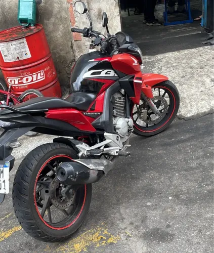 VENDO OU TROCO TWISTTER POR CARRO