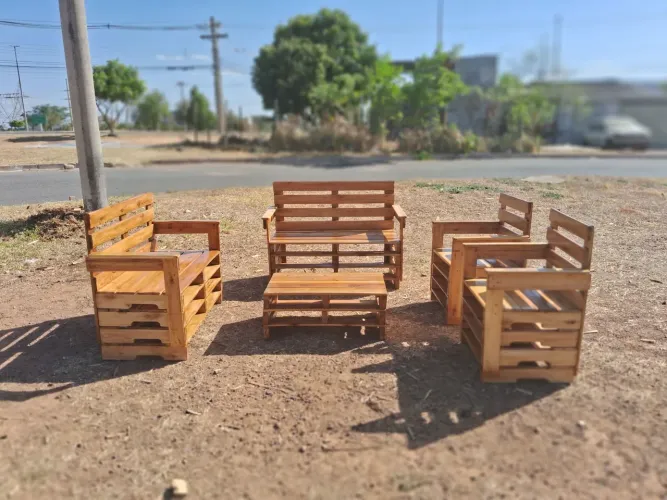 Jogo de bancos em palete ( somente por encomenda).