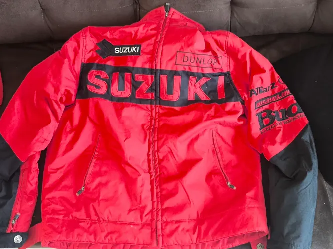 Jaqueta Suzuki vermelha tamanho G