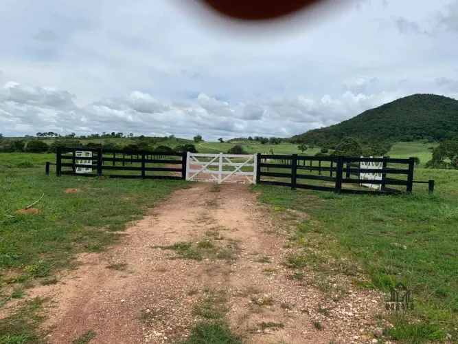 Fazenda com 2 dormitórios à venda, 2516800 m² por R$ 7.000.000 - Zona Rural - Uruaçu/GO