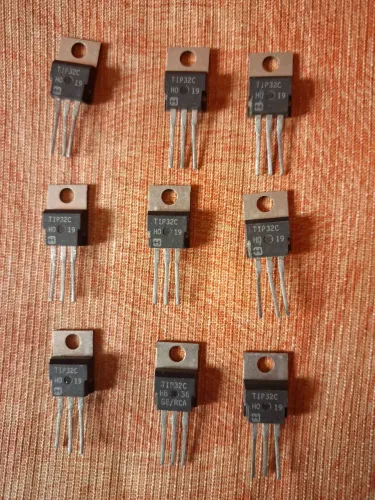 Transistor TIP 32C 09 und. Original.
