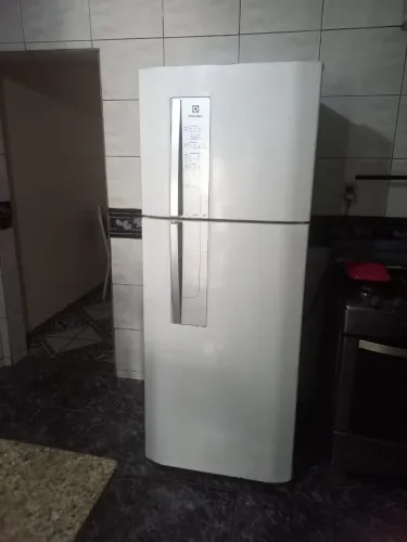 Vendo geladeira Electrolux frost free