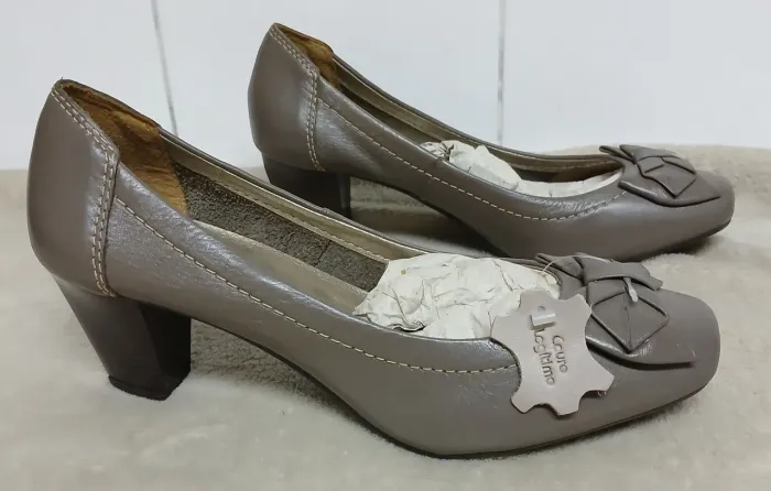 Sapato de Salto Shuster Cinza Tamanho 36