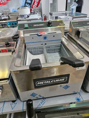 fritadeira elétrica com zona fria 8000W Metalcubas - a pronta entrega
