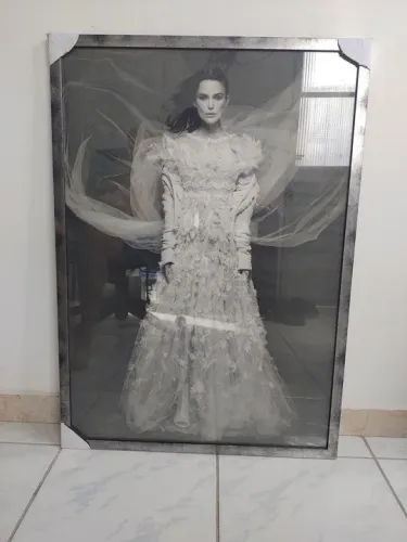 Quadro raro, com Fotografia de Atriz Famosa, 87x 62 de medidas. Pede e acertamos