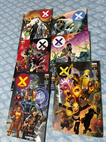 Combo de 5 volumes de quadrinhos X-Men (1,2,3,5 e 6)