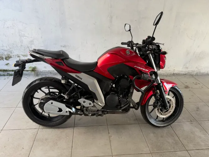 Fazer 250 ano 2023 com apenas 38.000 km.
