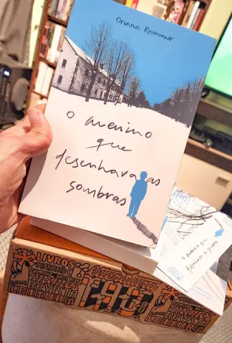 livro tag Inéditos O Menino Que Desenhava As Sombras de Oriana Ramunno