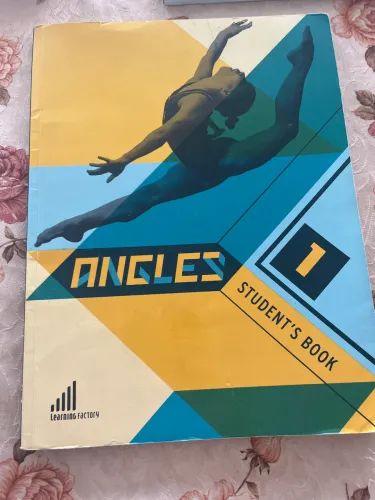 Livro Cultura Inglesa Angles 1. Bom estado. Escrito a lápis . 