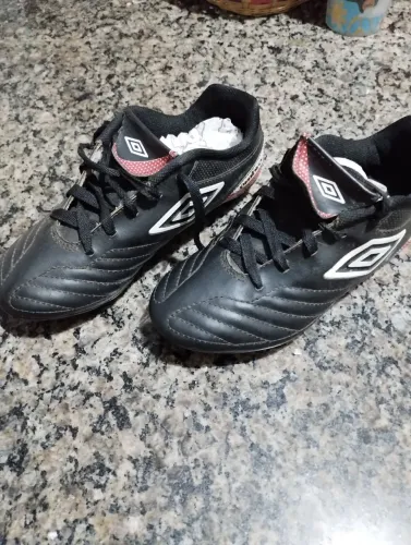 Chuteiras Umbro - Preto