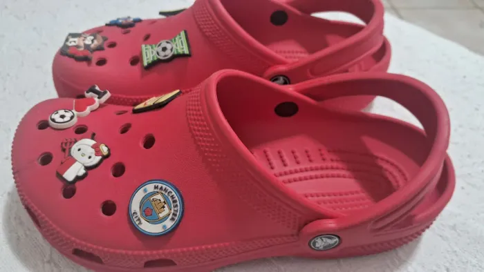 Crocs W8 original com pins, tam. equivale 38-39