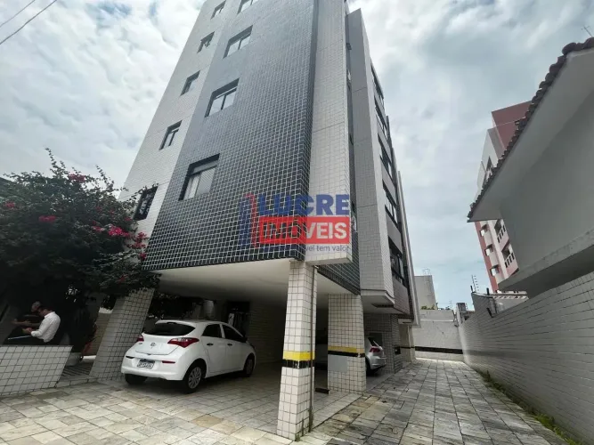 Apartamento no bairro de Manaíra, com 03 quartos sendo 01 suíte.