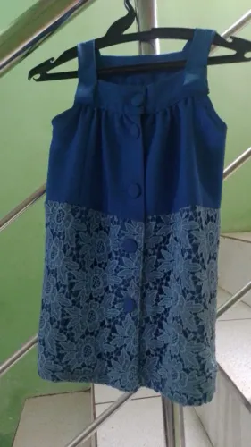 Vestido azul com renda Usada bem conservada 10 Reais