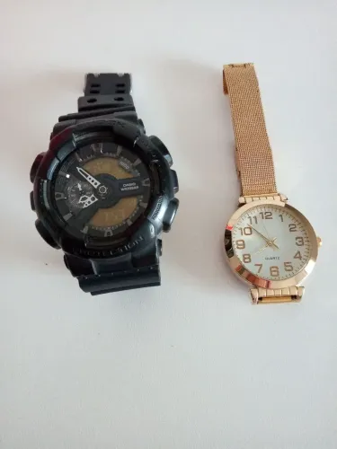 Um relógio Casio G shok e um lince dourado.