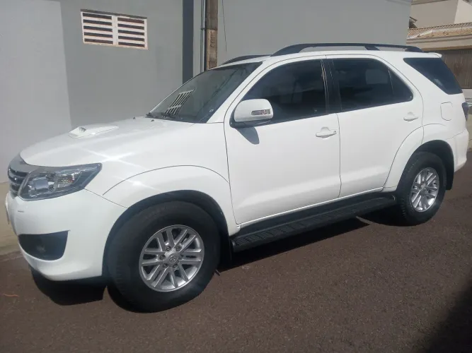 Toyota Hilux SW4 SRV D4-d 4X4 3.0 TDI Dies. AUT 2015