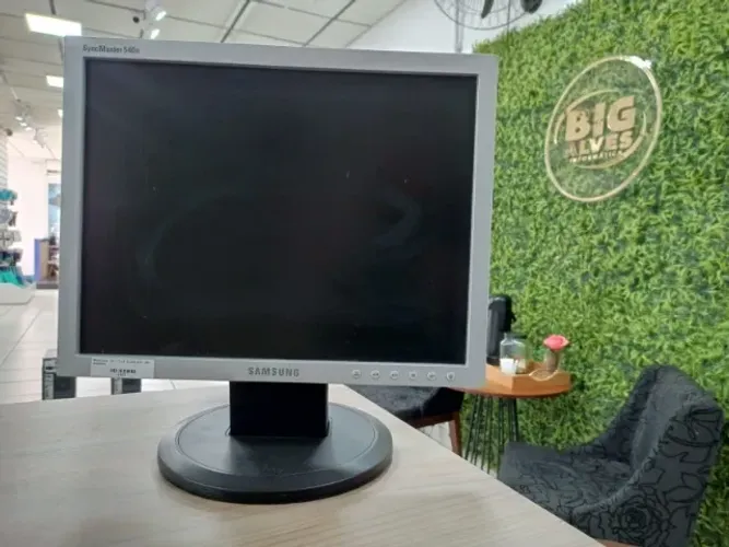 Monitor 15" LCD Quadrado - Seminovo 1055