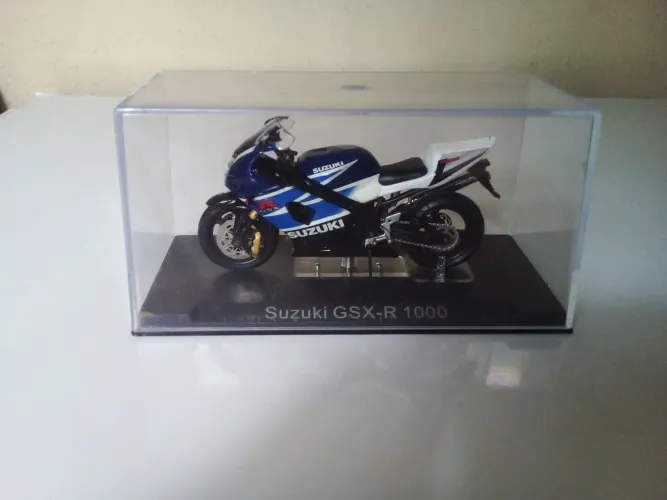 Miniatura Suzuki GSXR 1000 1:24