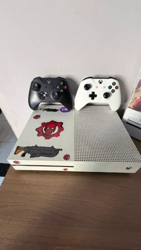 Vende-se XBOX ONE , 3 meses de uso valor:800