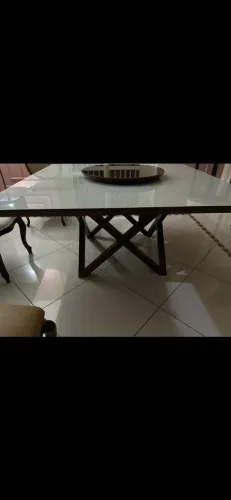 Mesa com designer moderno zerada