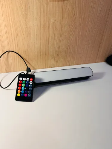 Luminária LED RGB de mesa (com controle remoto)