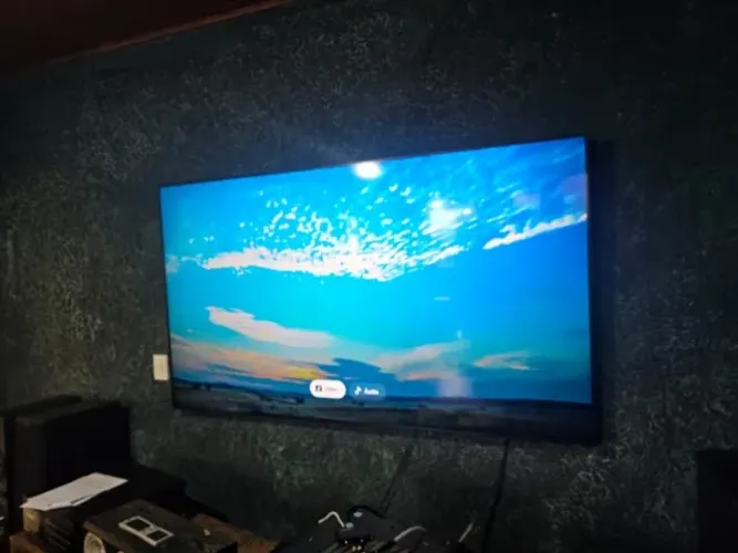 TV Com tela de cristal liquido, 85 polegadas 5 meses de uso.