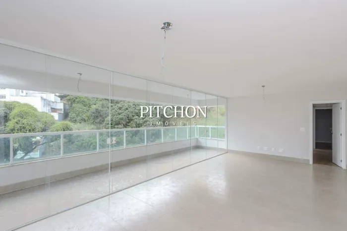 Apartamento à venda com área de 134 m² no bairro Luxemburgo, lazer com quadra de tenis.