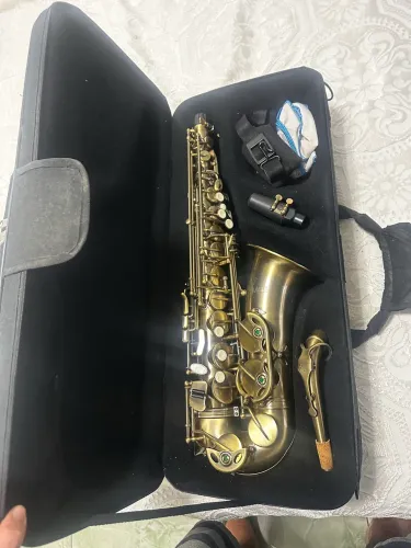 Saxofone alto Eagle Ouro Envelhecido Bb, mi bemol