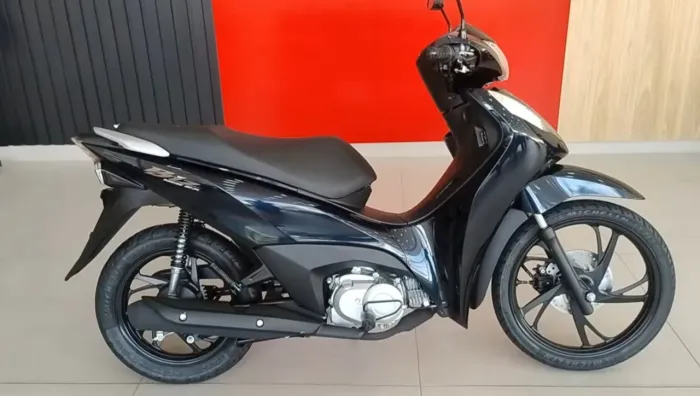 Biz 125 2026 2027 azul metálica com apenas 600 km de rodada já emplacada