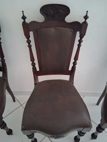 Cadeira antiga muito linda o desanes