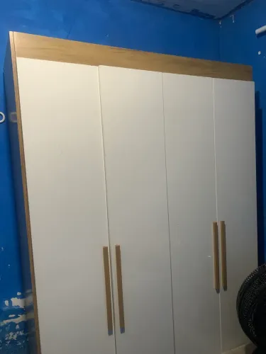 Guarda roupa semi novo