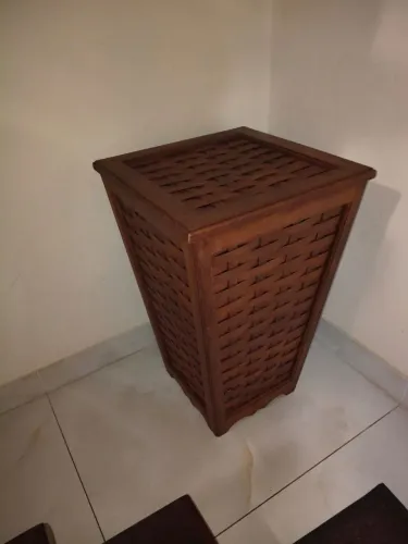 Cesto baú de roupas  em  madeira 