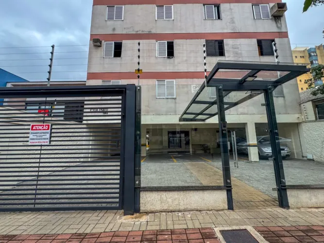 Apartamento para alugar no Ed Coliseu região Central com 1 quarto.