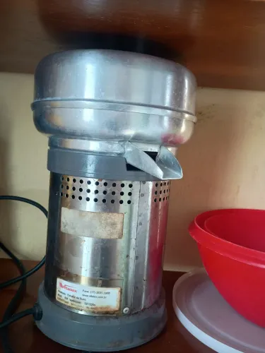 Expremedor  de suco de laranja 