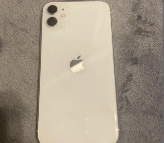 Troco iPhone 11 128 GB estado novo bateria em 75% troco em s22
