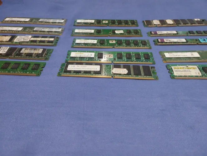 Lote de memórias RAM DDR e DDR2 para colecionadores , aceito oferta