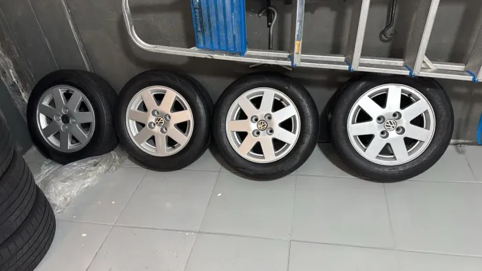 JOGO DE RODAS ORIGINAIS VOLKSWAGEN ARO 14 + PNEUS 185/60 R14