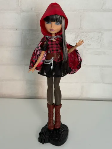 Boneca Ever After High Cerise Básica