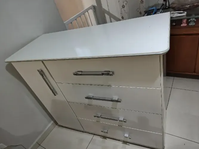 Cômoda Branca 4 gavetas - Usada