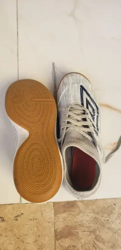 Tênis futsal e society