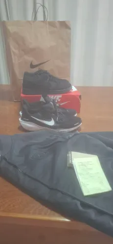 Jaqueta Air Joardan PSG + 2 tênis nike novos.