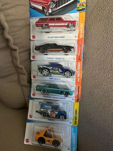 Carrinhos Hot Wheels 