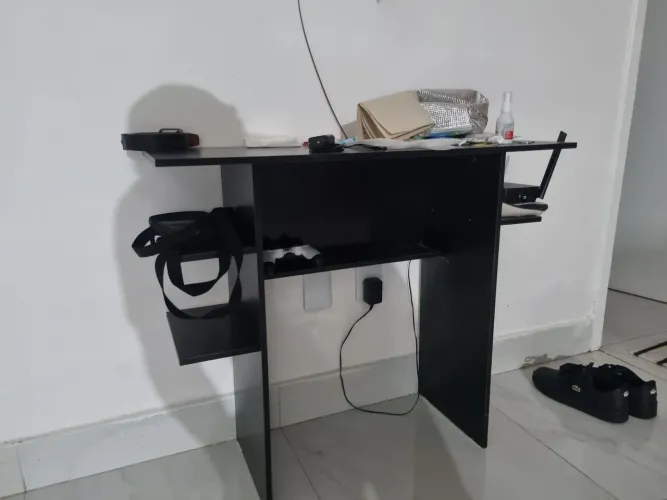 Mesa Gamer Pequena e Básica Usada