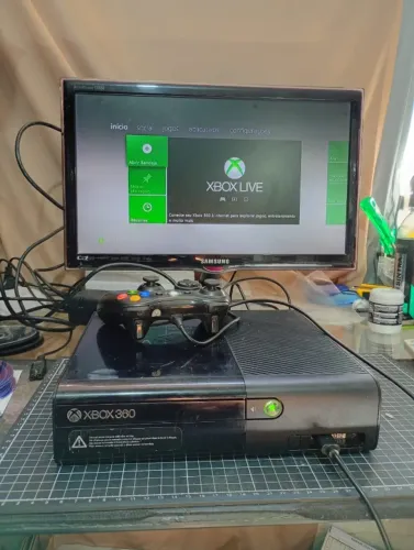 Xbox 360 Super Slim Muito Conservado + Controle