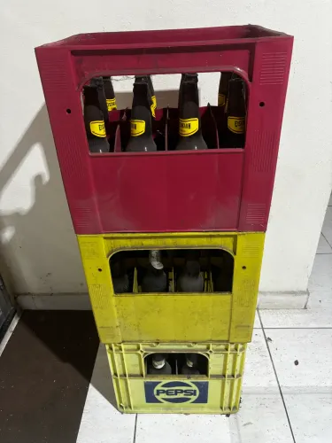 Vendo 3 (três) engradados de cerveja 600 ml.