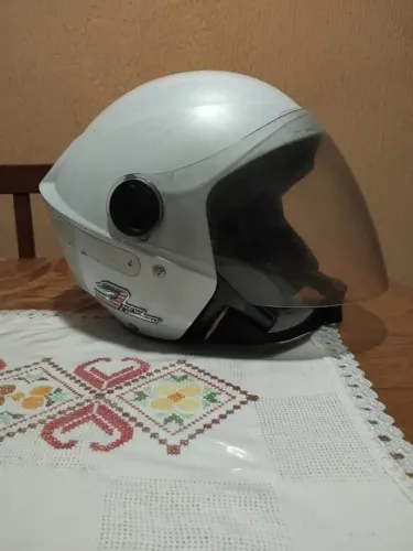 Capacete TAM. 58 branco
