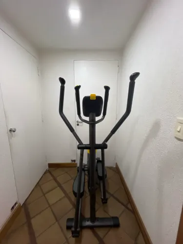 Elíptico da marca Domyos, modelo E1520, pouco usado, preço fixo 1000 reais