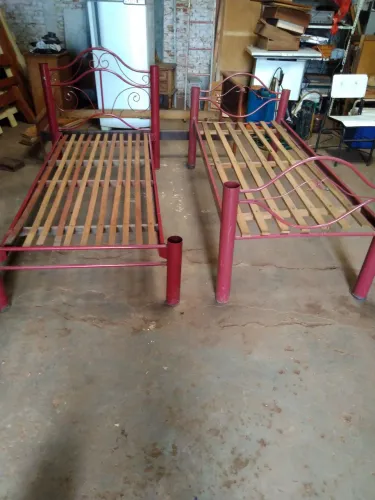 Cama de solteiro de tubolar as duas 