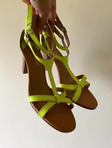 Sandália de tiras verde neon - Arezzo