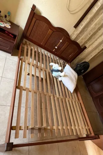 Cama, cômoda, roupeiro DOAÇÃO